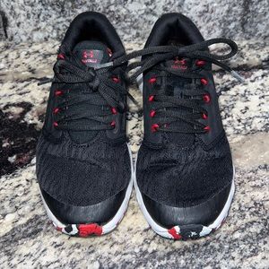 Under Armour kids vantage sneakers, size 5